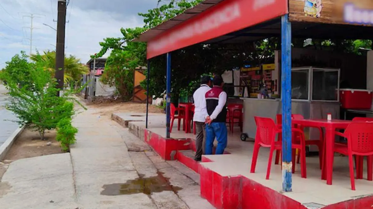 Puestos de comida semifijos cerrados